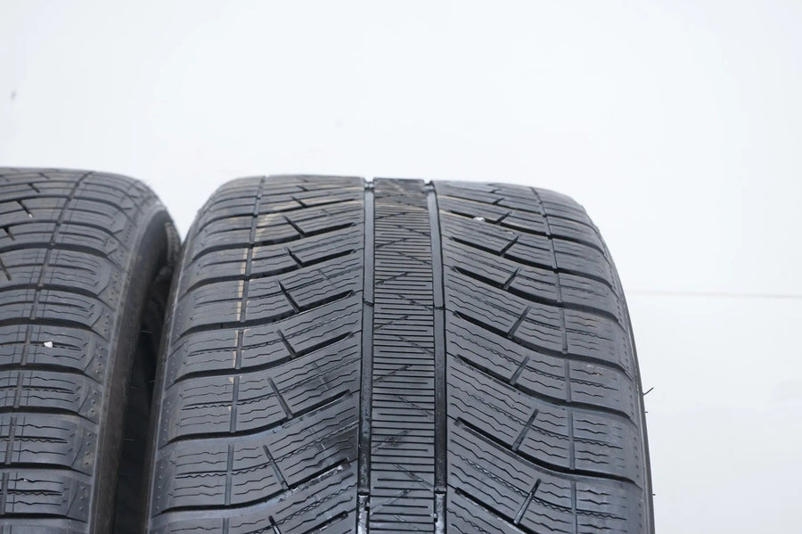2 pneus hiver Michelin DOT20 MO 295/40/20 pouces, profondeur de sculpture d'environ 4 mm