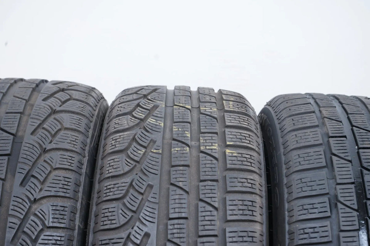 4x Winterreifen Pirelli 215 45 18 Zoll DOT18 ca.6mm MO Detailansicht 5