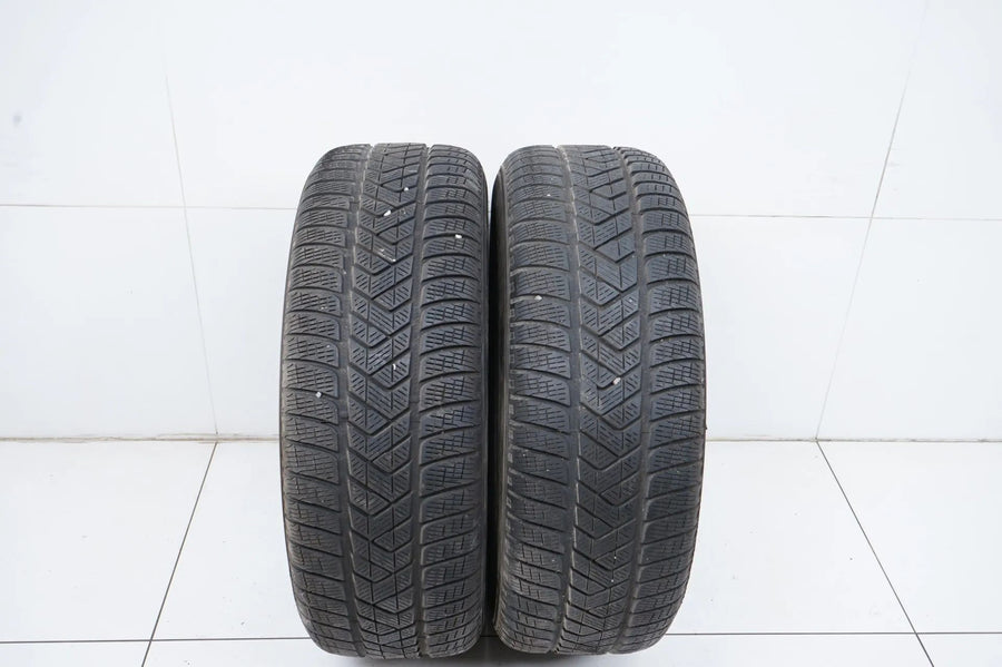 2x Pirelli winter tires 235 65 17 inch DOT20 MO approx. 5 mm tread depth