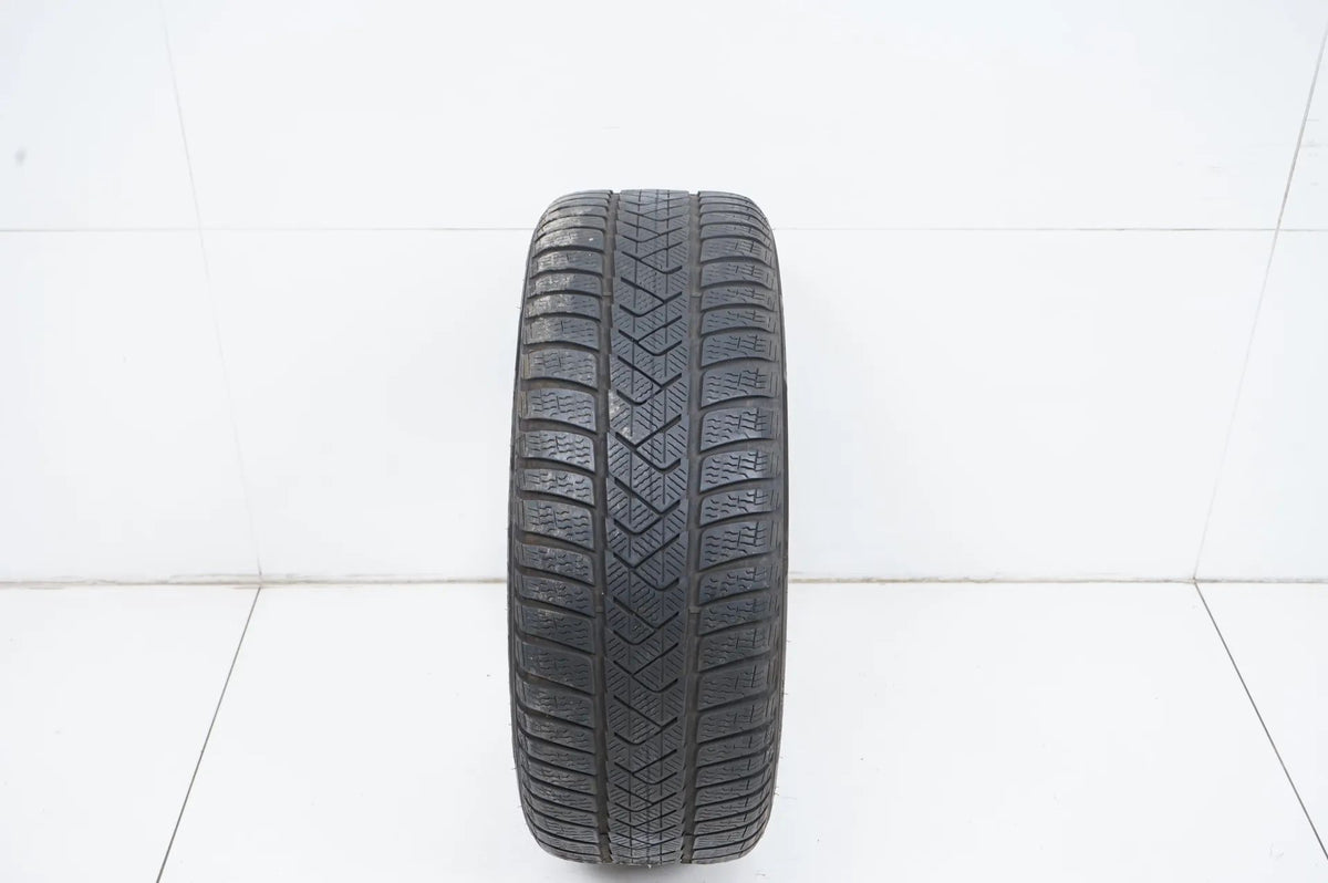1 x Winterreifen Pirelli 225 45 18 Zoll DOT21 ca.4 mm MO RFT Detailansicht 2
