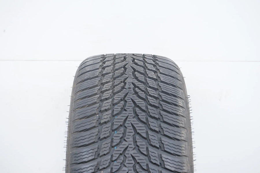 1 x Winterreifen Nokian 225 45 18 Zoll DOT19 ca.7 mm