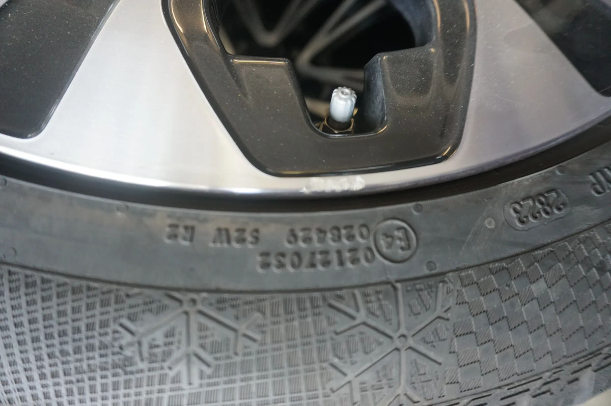 Original Mercedes E-Klasse W214 S214 Alufelgen Winterreifen 245 45 R19 Zoll Vue détaillée 14