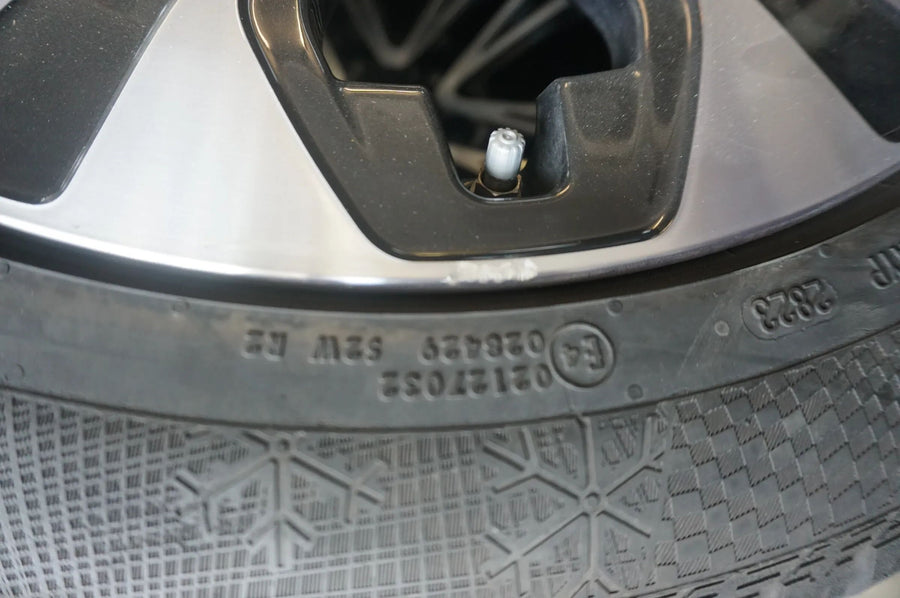 Original Mercedes E-Klasse W214 S214 Alufelgen Winterreifen 245 45 R19 Zoll