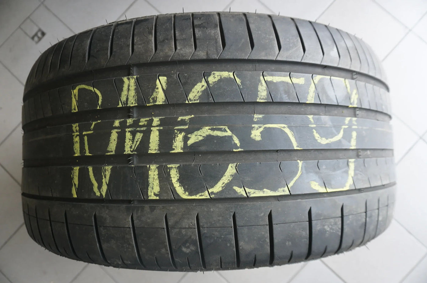 1 X 325 35 R23 111Y Sommerreifen Pirelli PZero P Zero MO-S 4,5mm 2022