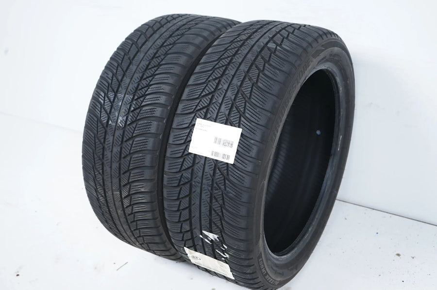 2 x Winterreifen Bridgestone LM 001 225 45 18 Zoll DOT23 ca.6 mm