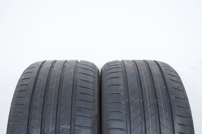 2 x Pneus d'été de démonstration Bridgestone 285 35 20 pouces DOT21 MO