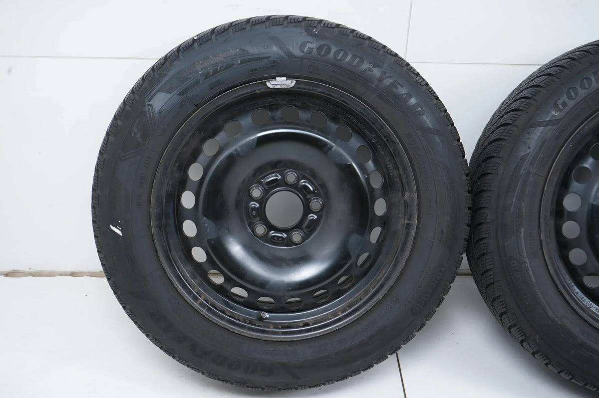 Ford Focus 4 IV Felgen Goodyear Winterreifen Winterräder 205 60 R16 96H 2023 7mm Vue détaillée 3