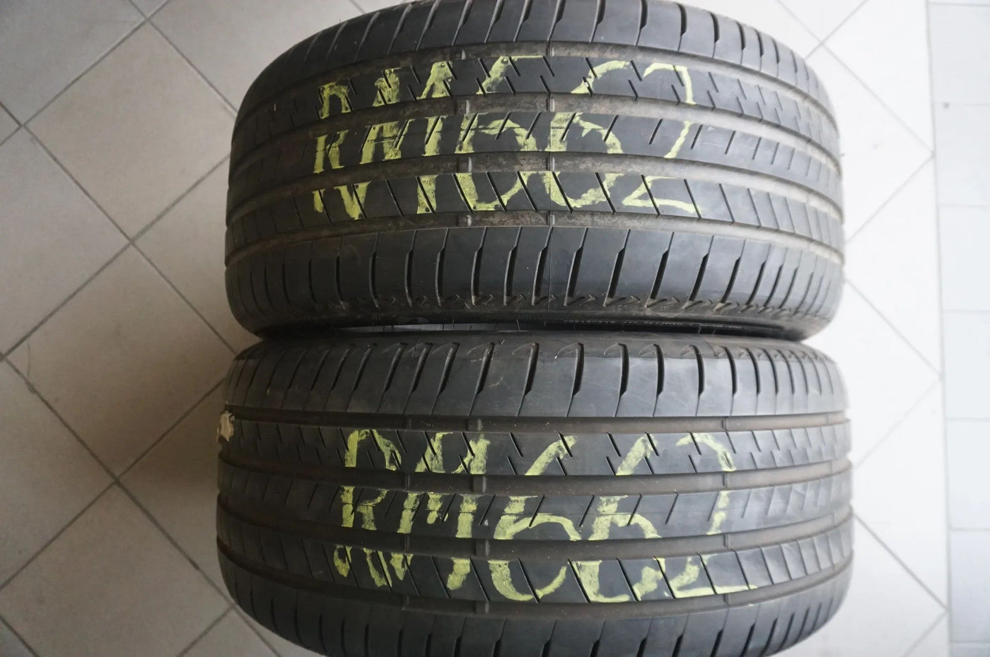 2 X 275 40 R20 106W Sommerreifen Bridgestone Alenza 001 * RSC 2022 5,5mm