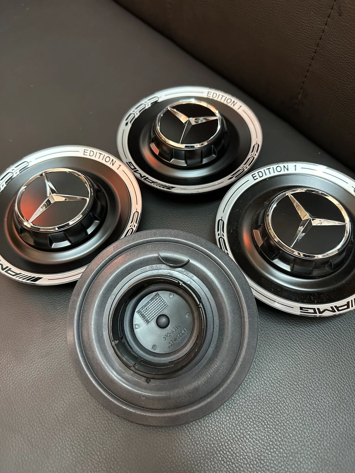 4x Original Wie Neu Mercedes AMG Edition1 Nabendeckel Silber/schwarz A0004005700 Vue détaillée 3