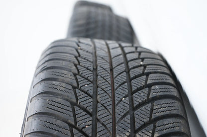 Wie Neu Audi Q2 81A Winterräder Winterreifen 215 55 17 Zoll 8mm 81A601025C
