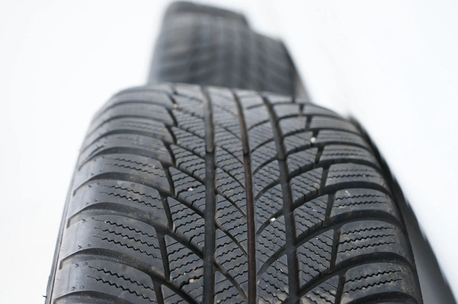 Wie Neu Audi Q2 81A Winterräder Winterreifen 215 55 17 Zoll 8mm 81A601025C