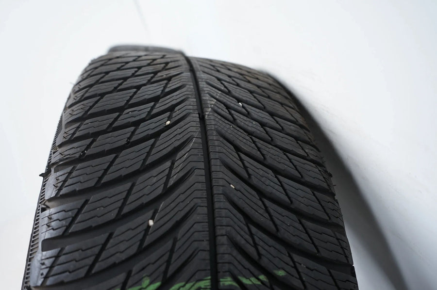 Mercedes A45 CLA45 W177 C118 Allwetterräder mit neuen Allwetterreifen 18 Zoll