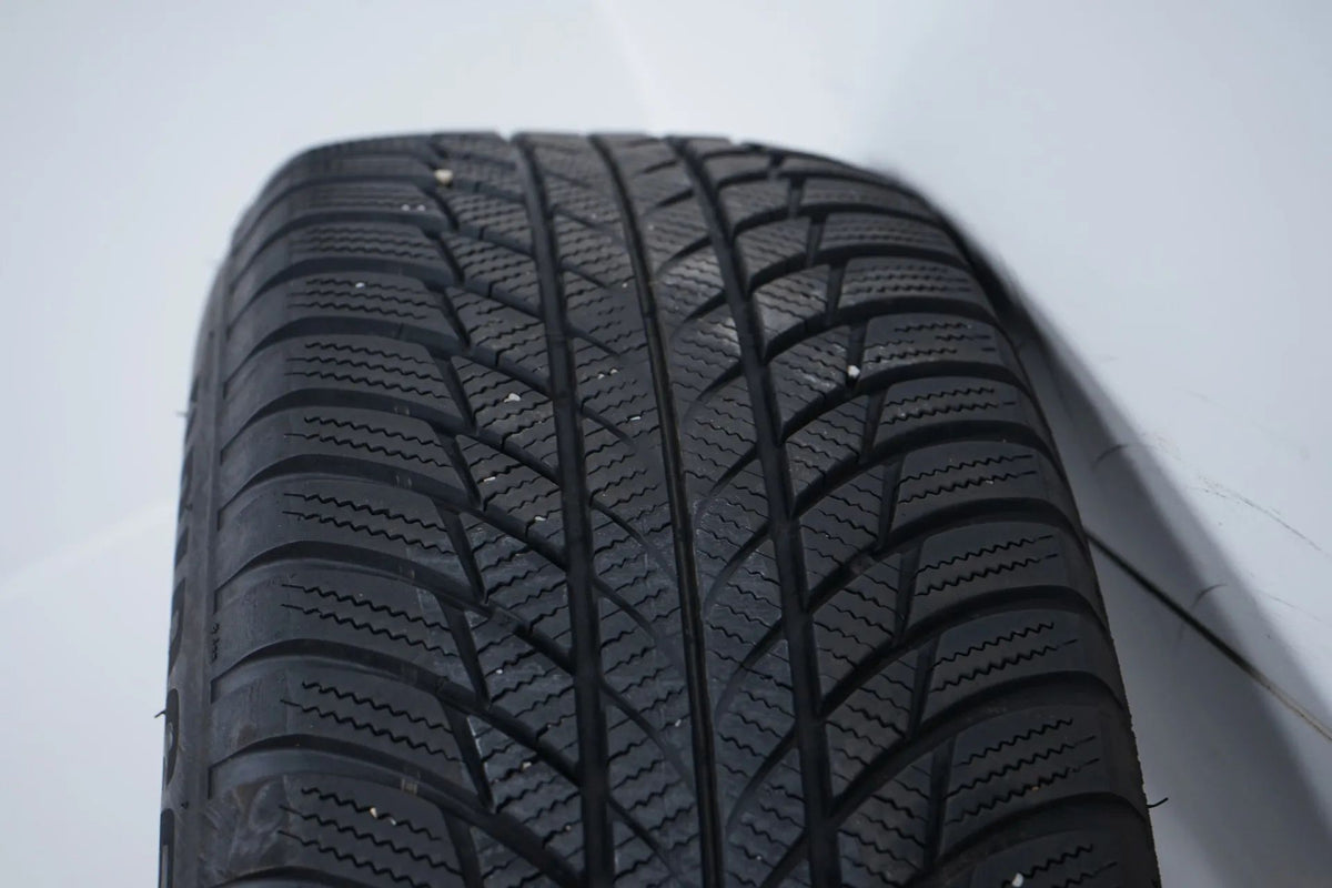 Audi Q3 83A F3 winter tires/wheels 215/65/17 inch Detailansicht 12