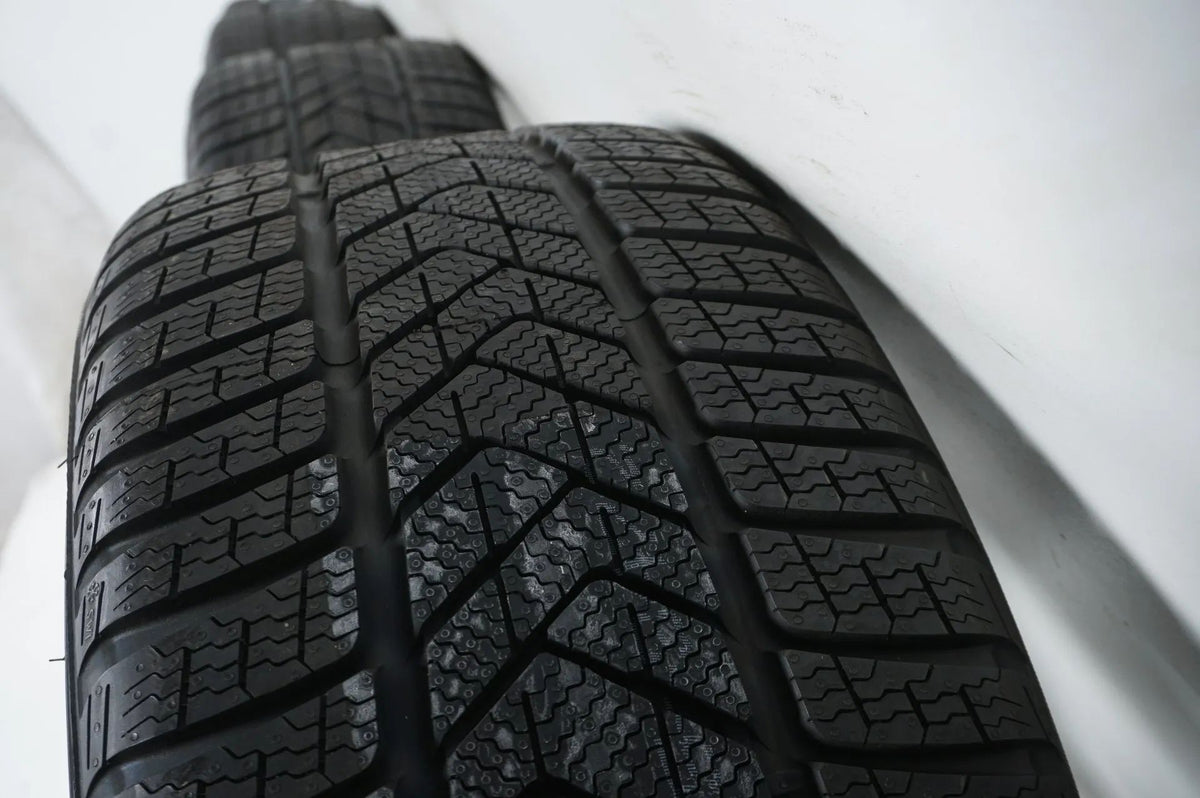 Like new Tesla Model 3 winter wheels 235/35/20 inch with sensors (valid until 2020) Detail view 10