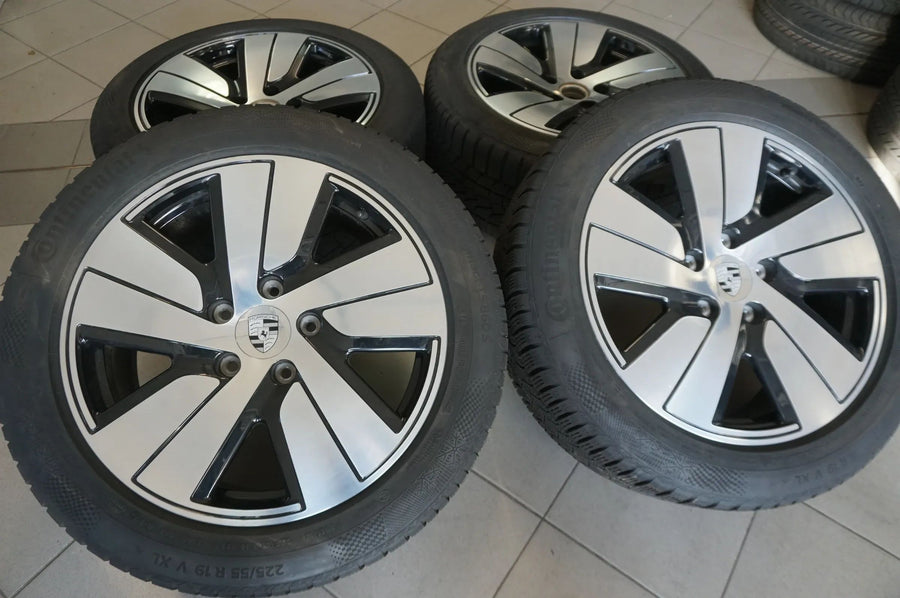 Jantes alu 19 pouces d'origine Porsche Taycan avec pneus hiver