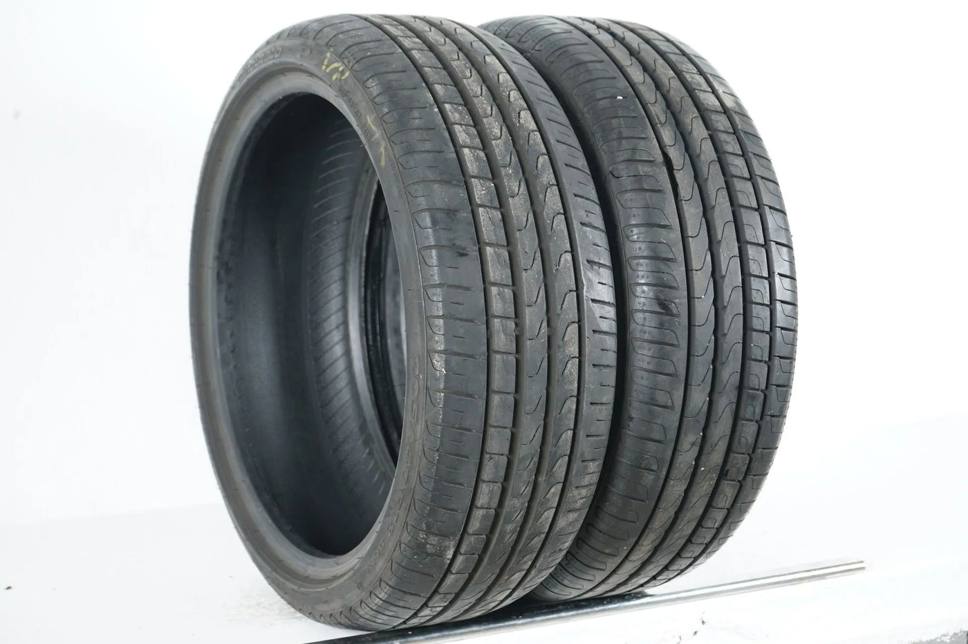 2 x pneus d'été Pirelli 205 40 18 pouces DOT21/15 env. 5-7mm Bmw*Rft