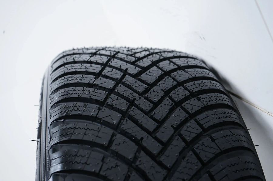 BMW Serie 1 Serie 2 F20 F21 nuovi pneumatici invernali ruote invernali 205 50 17 pollici