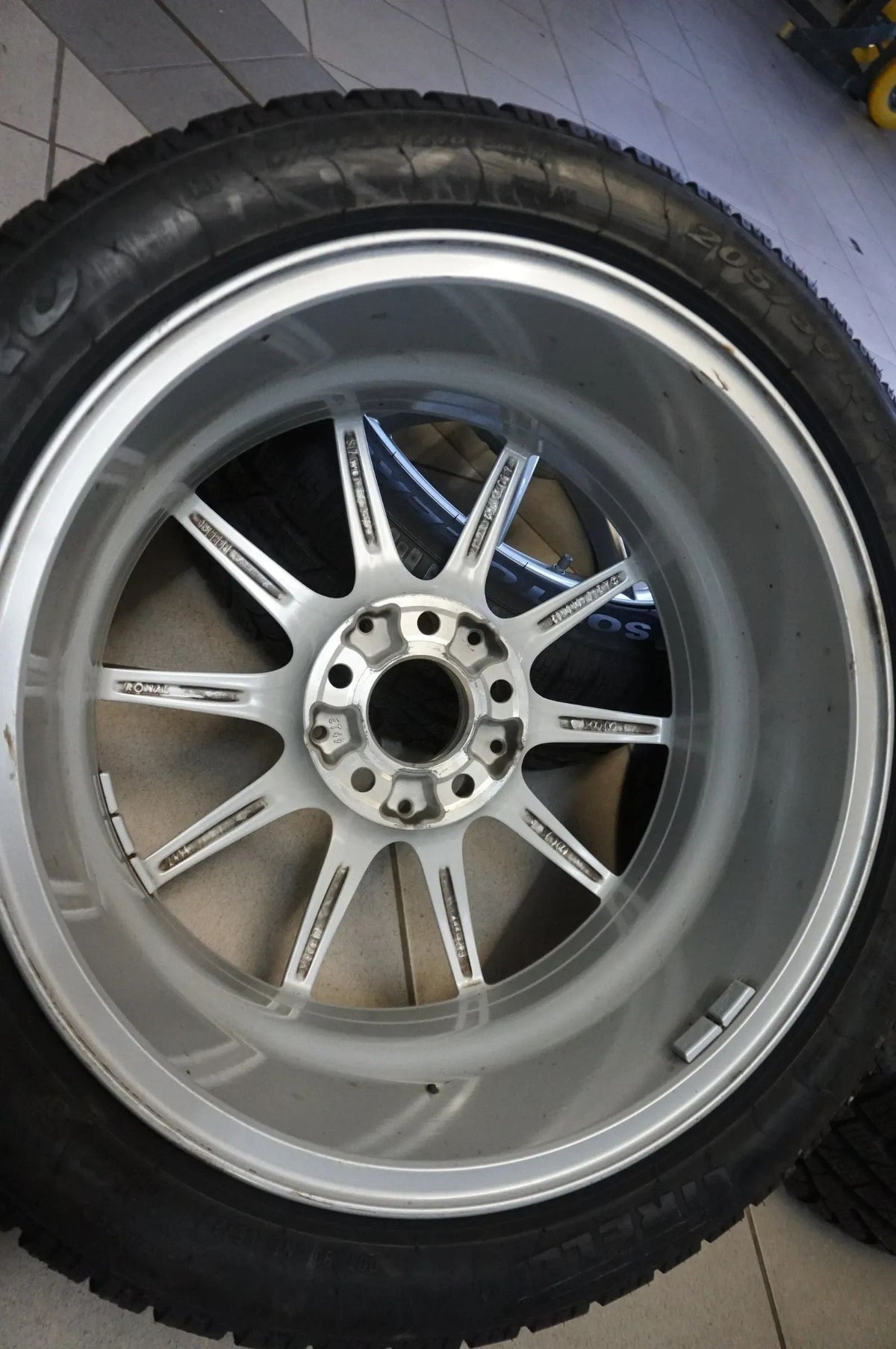 Mercedes Classe A W176 CLA C117 Jantes alliage Roues hiver Pneus hiver 205 50 R17 Vue détaillée 7