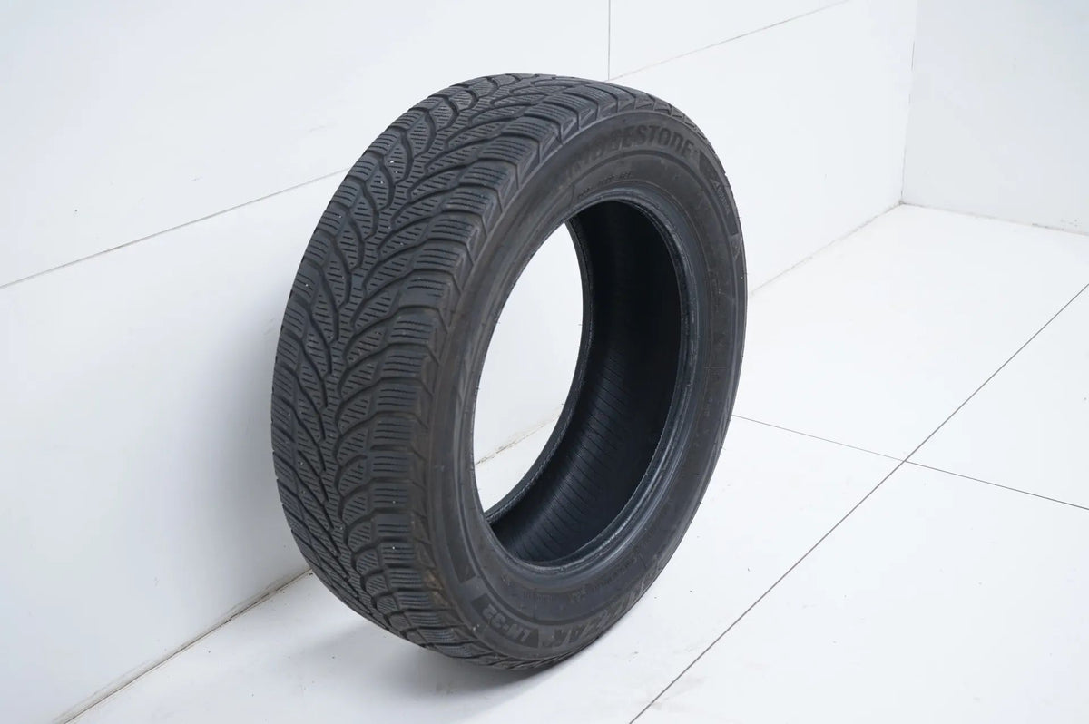 1x Winter tire 205 60 16 inch Bridgestone approx. 4 mm tread depth DOT17 MO Detail view 3