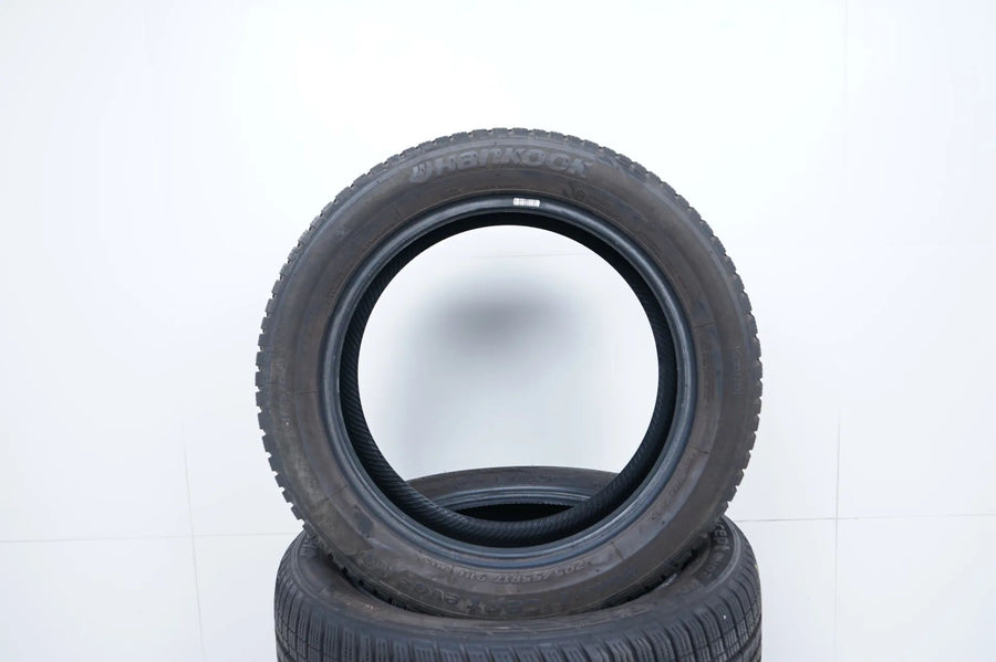 4 x Winterreifen 205 55 17 Zoll Hankook  DOT20 ca.5-6 mm MO