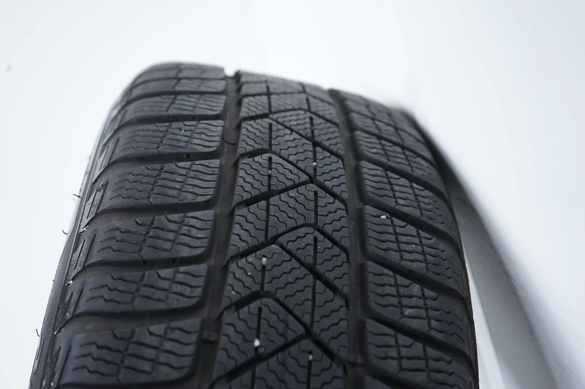 Audi A3 GY 8Y Pneus hiver Roues hiver 205 50 17 pouces Vue détaillée 11