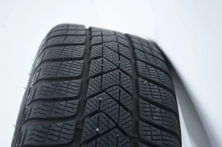 Audi A3 GY 8Y Pneus hiver Roues hiver 205 50 17 pouces