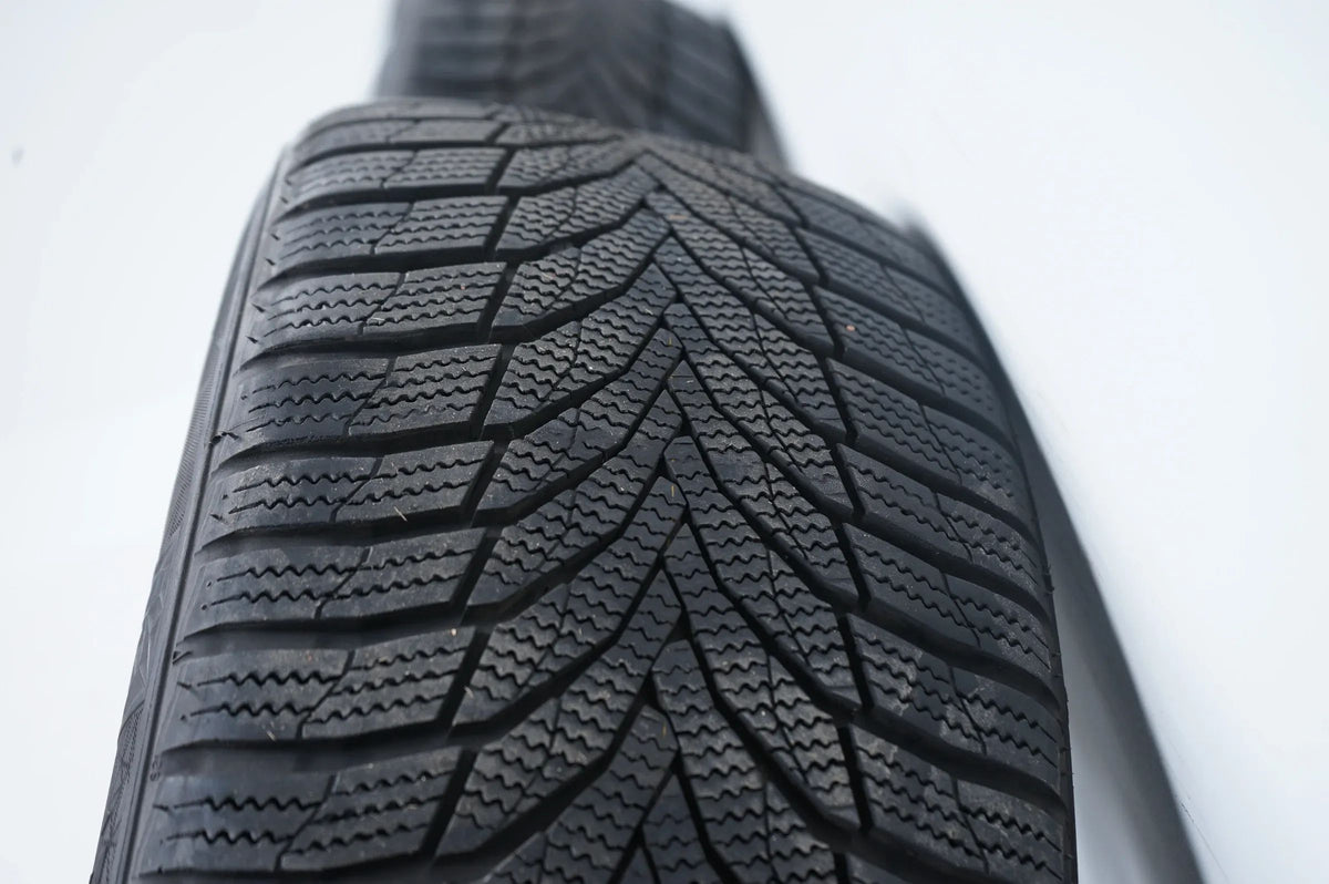 Skoda Superb 3 3V Roues d'hiver Pneus d'hiver 245 45 18 pouces 8mm Vue détaillée 9