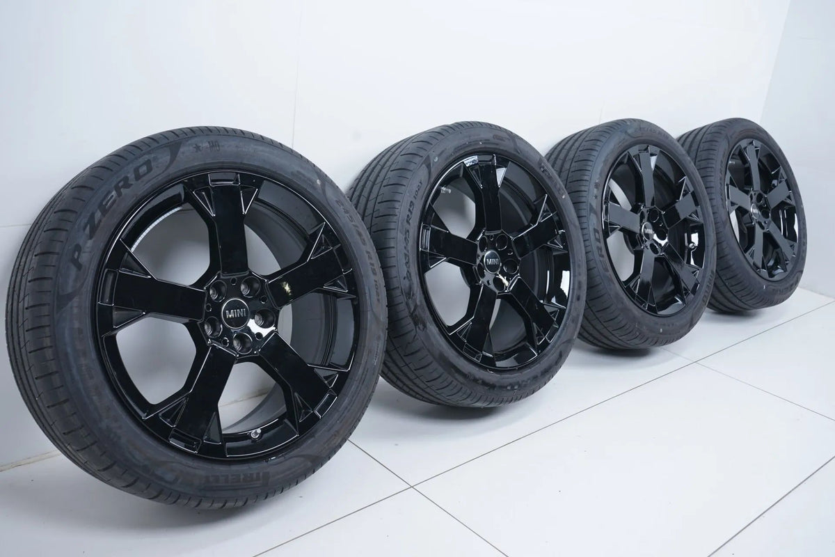 MINI Countryman U25 BMW X1 U11 Summer Wheels 245 45 19 inch Detailansicht 2