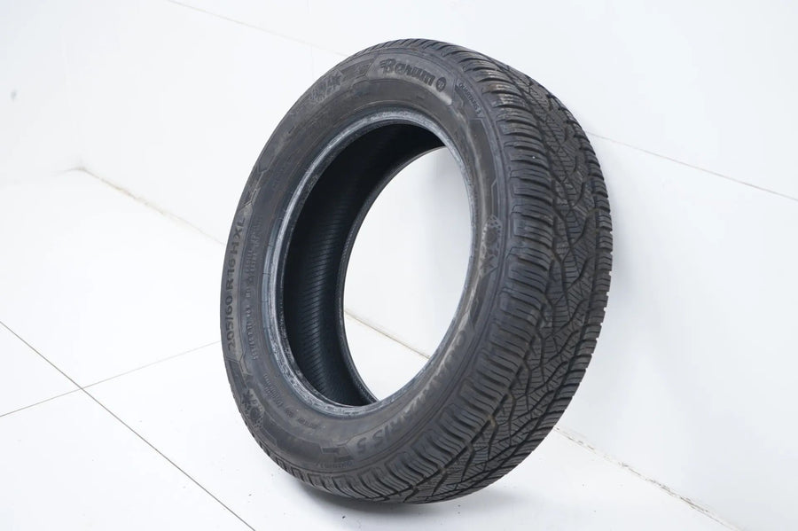 1x Winter tire 205 60 16 inch Barum approx. 7 mm DOT23