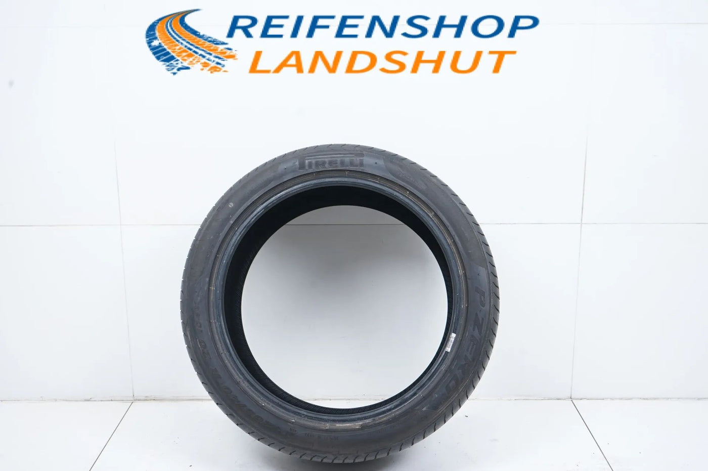 1 pneu été de démonstration Pirelli 265/40/20 pouces DOT16 AO