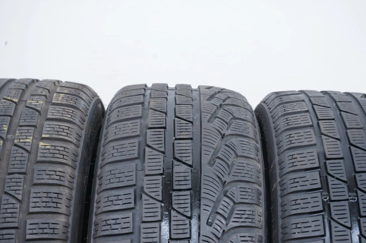 4x Winterreifen Pirelli 215 45 18 Zoll DOT18 ca.6mm MO Detailansicht 6