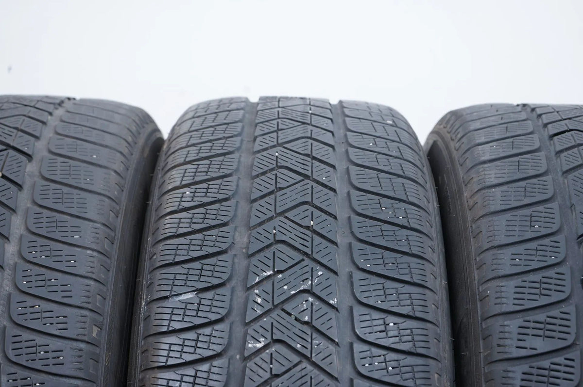 4x Winterreifen Pirelli 235 60 18 Zoll DOT17 MO ca.4mm Detailansicht 6
