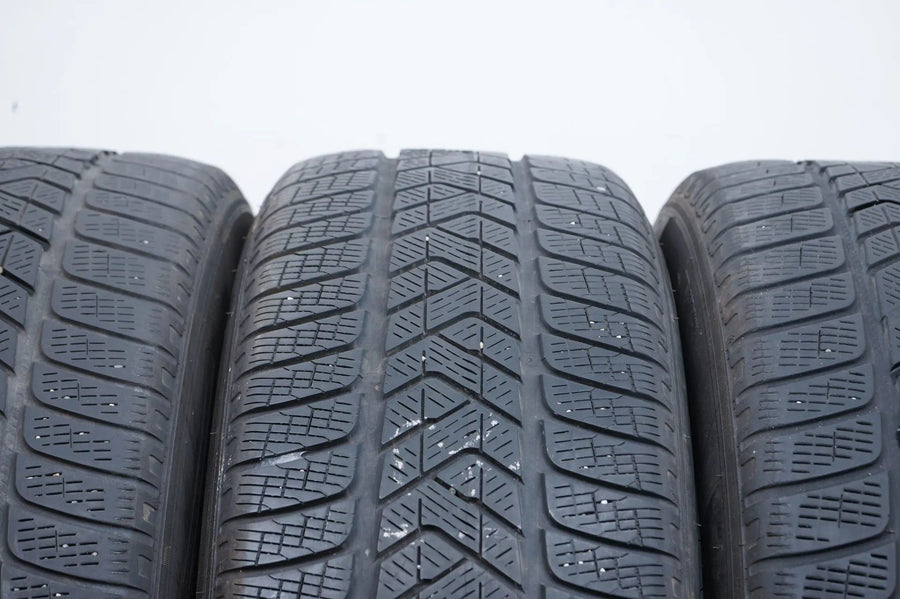 4x Winterreifen Pirelli 235 60 18 Zoll DOT17 MO ca.4mm