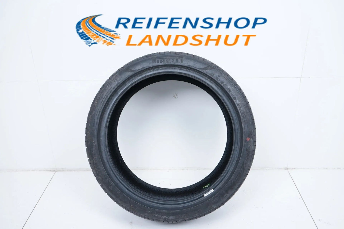 1x Demo Sommerreifen Pirelli P Zero 235 40 19 Zoll DOT21 TO Tesla