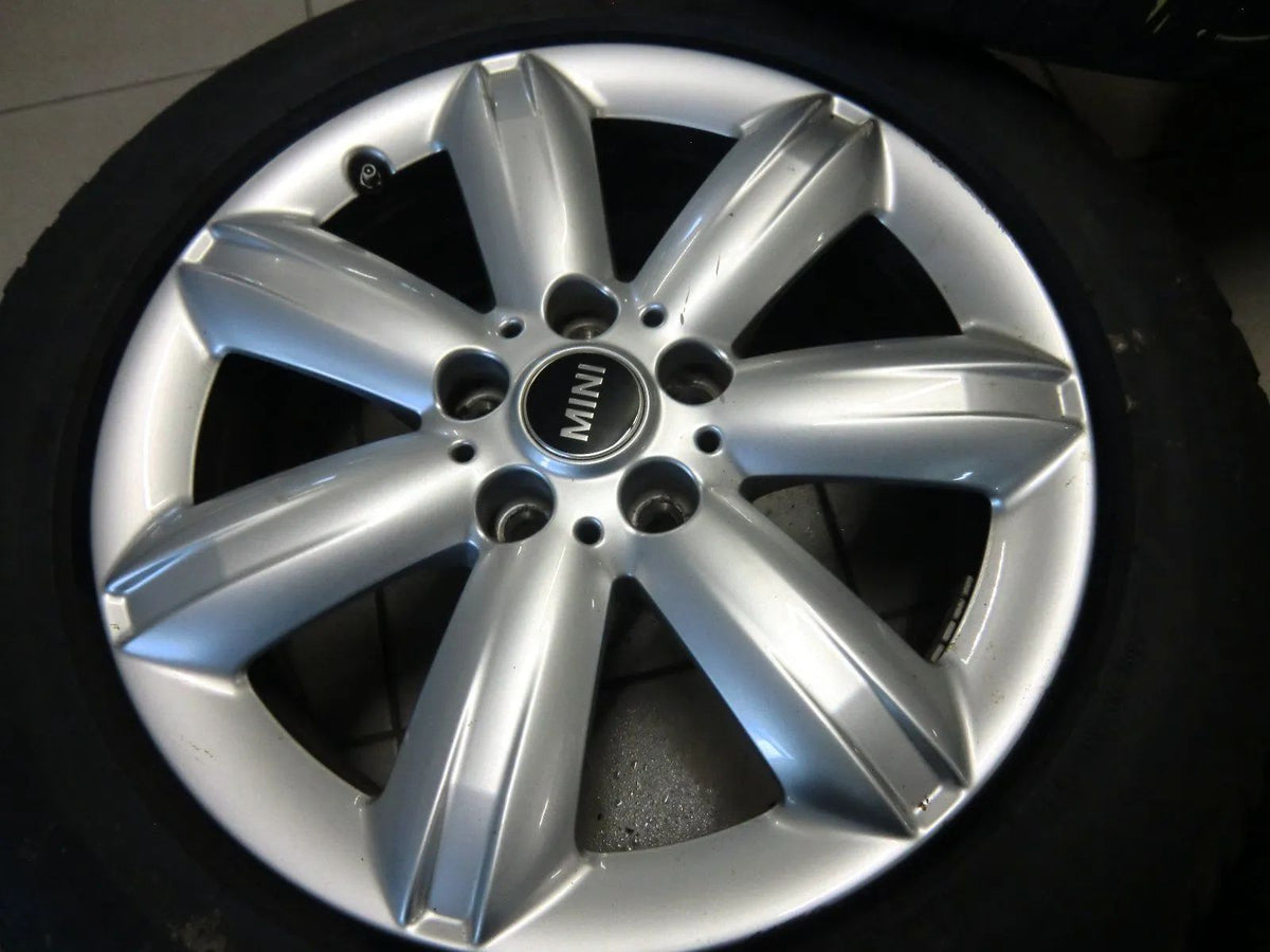 Original Mini Countryman F60 Alloy Wheels JCW Star Spoke 539 6856041 Winter Tires Detail view 6