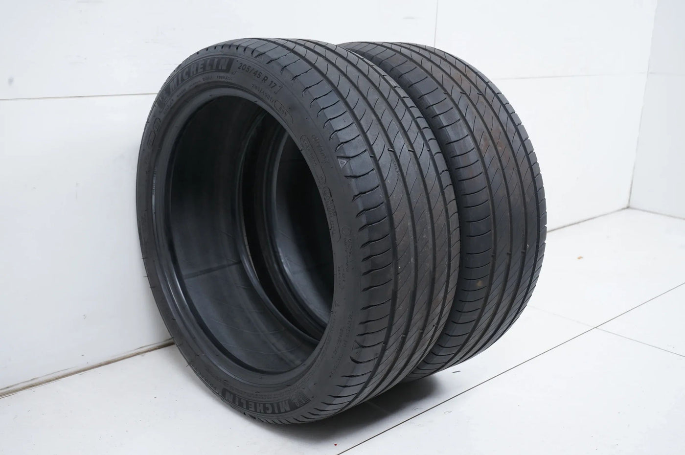 2 x Sommerreifen Michelin 205 45 17 Zoll DOT21 ca.4mm
