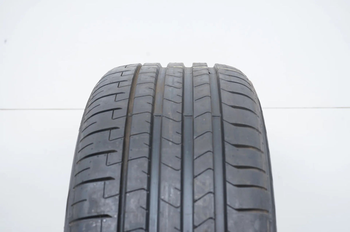 1 x Sommerreifen Pirelli P Zero 225 45 18 Zoll DOT17 ca.7mm Detailansicht 4
