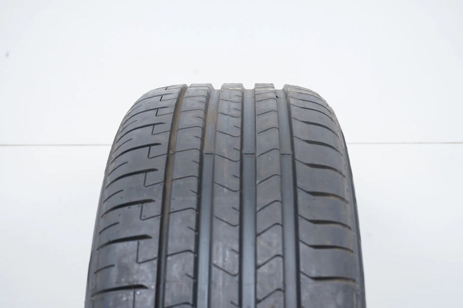 1 x Sommerreifen Pirelli P Zero 225 45 18 Zoll DOT17 ca.7mm