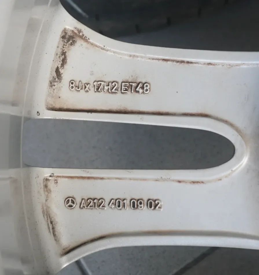 Jantes en alliage léger d'origine Mercedes Classe E W212 S212 17 pouces avec pneus été A2124010902
