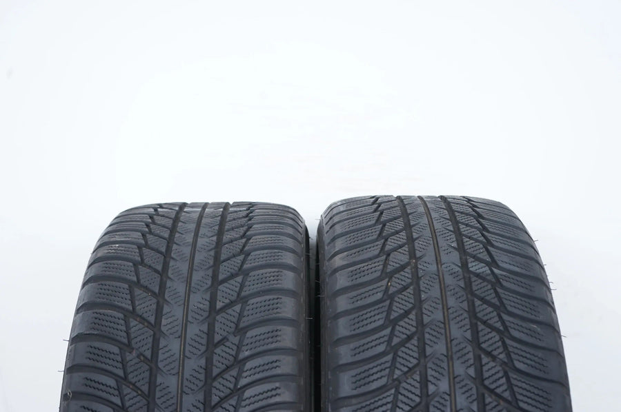 2 x Winterreifen Bridgestone LM 001 225 45 18 Zoll DOT23 ca.6 mm