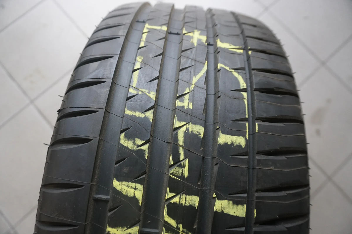 1 X 245 40 ZR18 R18 97Y Pneu été Michelin Pilot Sport 4 MO1 2018 7mm Vue détaillée 2