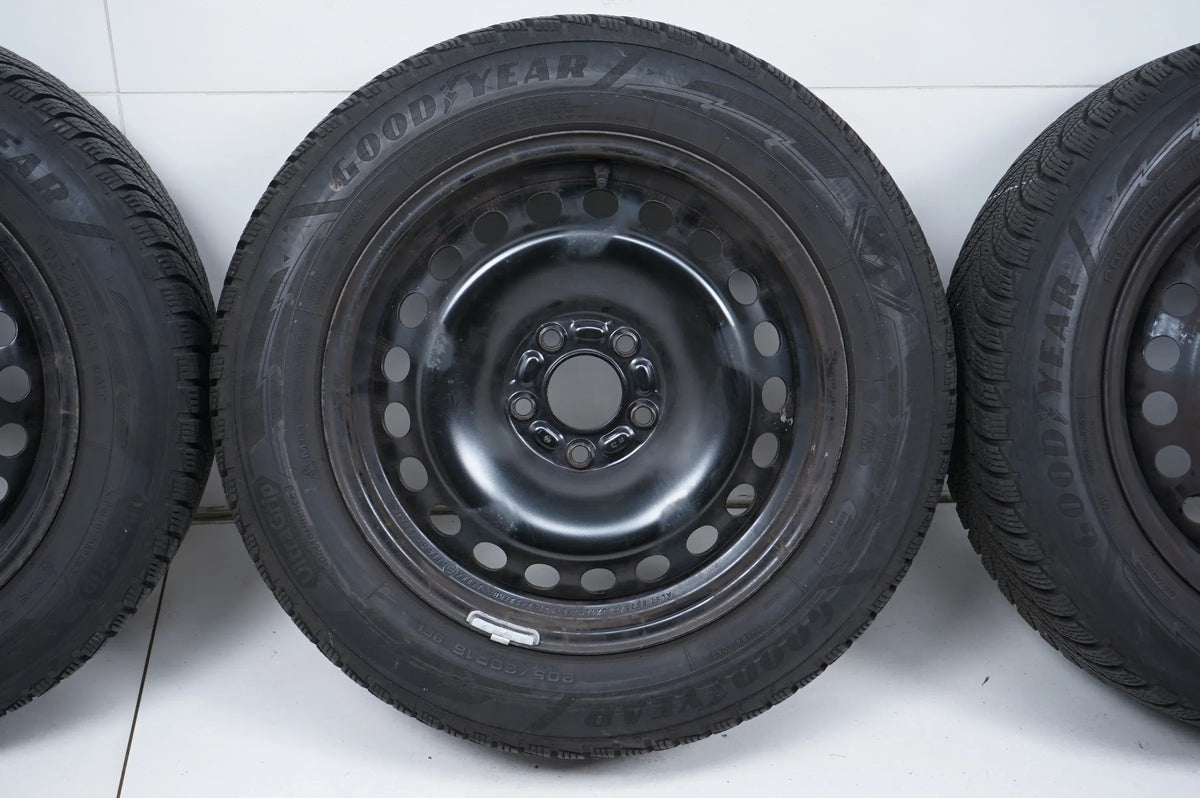 Cerchi Ford Focus 4 IV, pneumatici invernali Goodyear, ruote invernali 205 60 R16 96H, 2023, 7 mm di battistrada Visualizzazione dettagliata 4