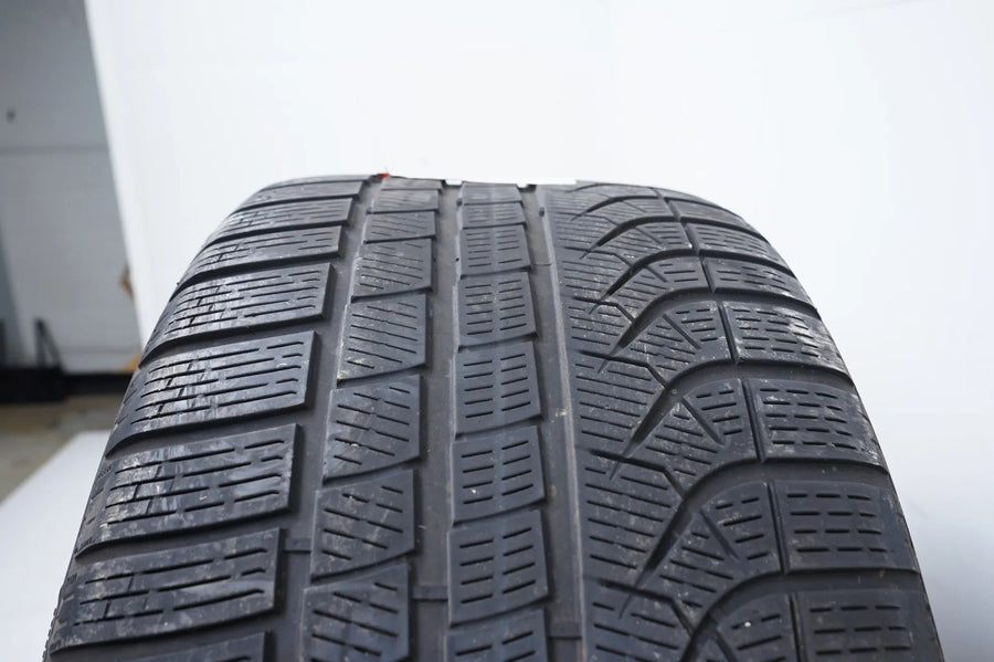 2 pneus hiver Pirelli 285/40/20 pouces, profondeur de sculpture d'environ 4 mm, homologués DOT23 BMW*