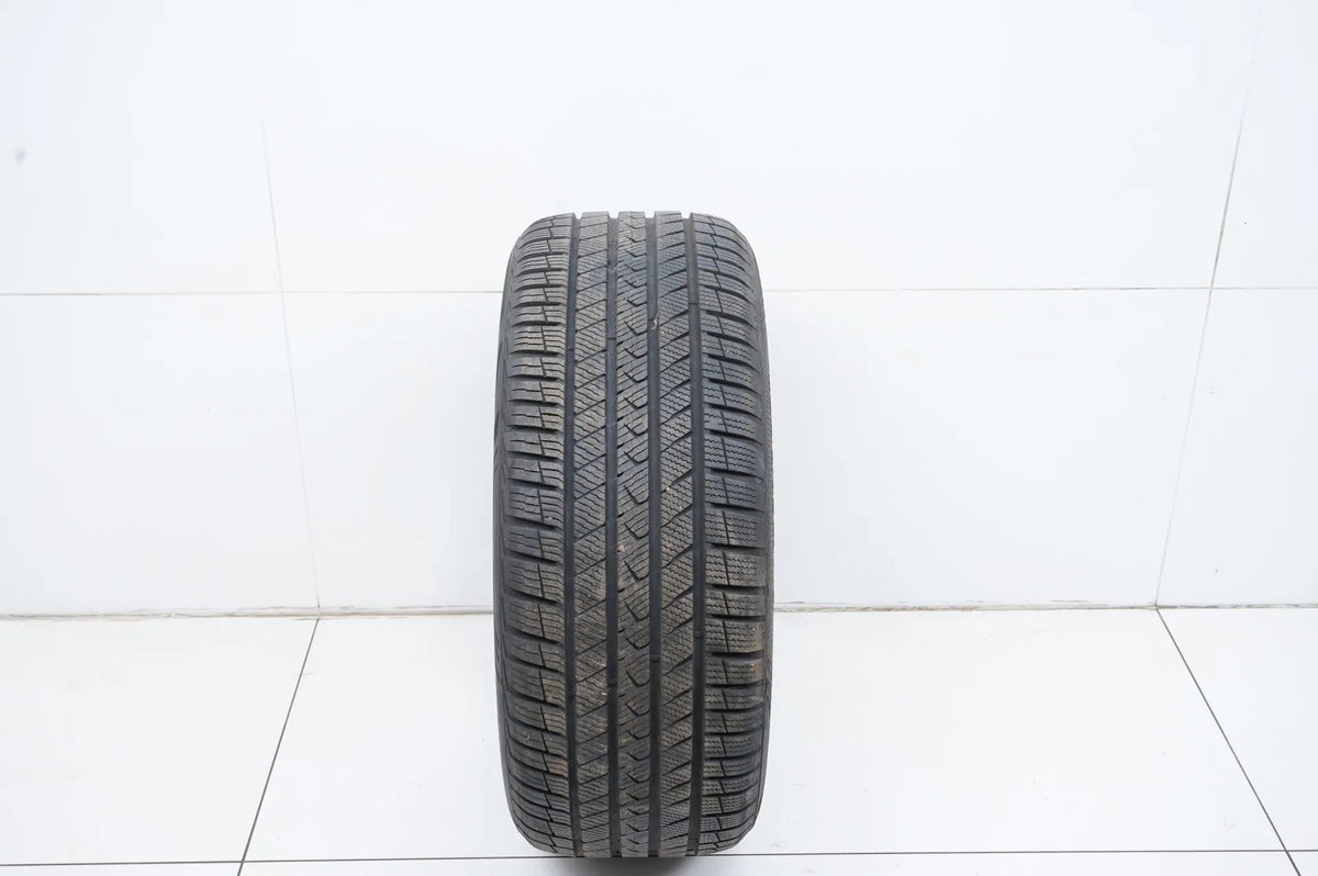 1x All-weather winter tire Vredestein 255 45 19 inch approx. 7m 24DOT Detail view 2