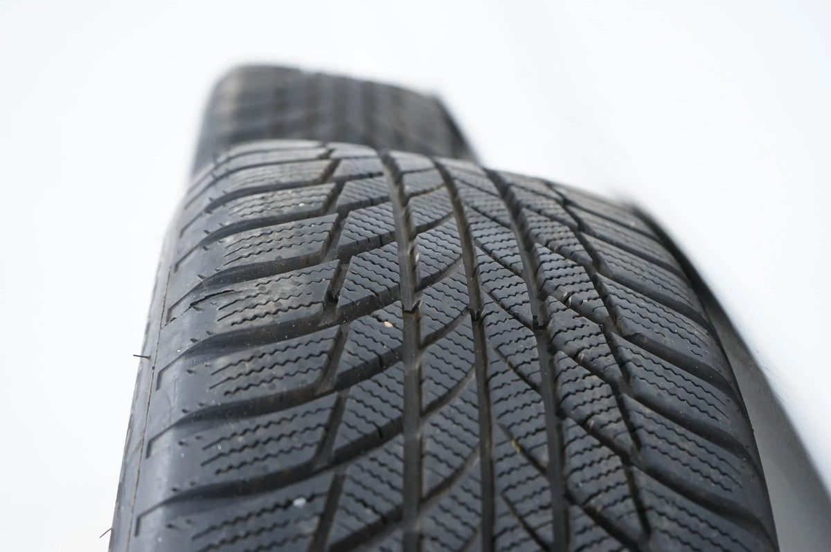 Jako nové Audi Q2 81A zimní kola zimní pneumatiky 215 55 17 palců 8 mm 81A601025C Detailní zobrazení 10