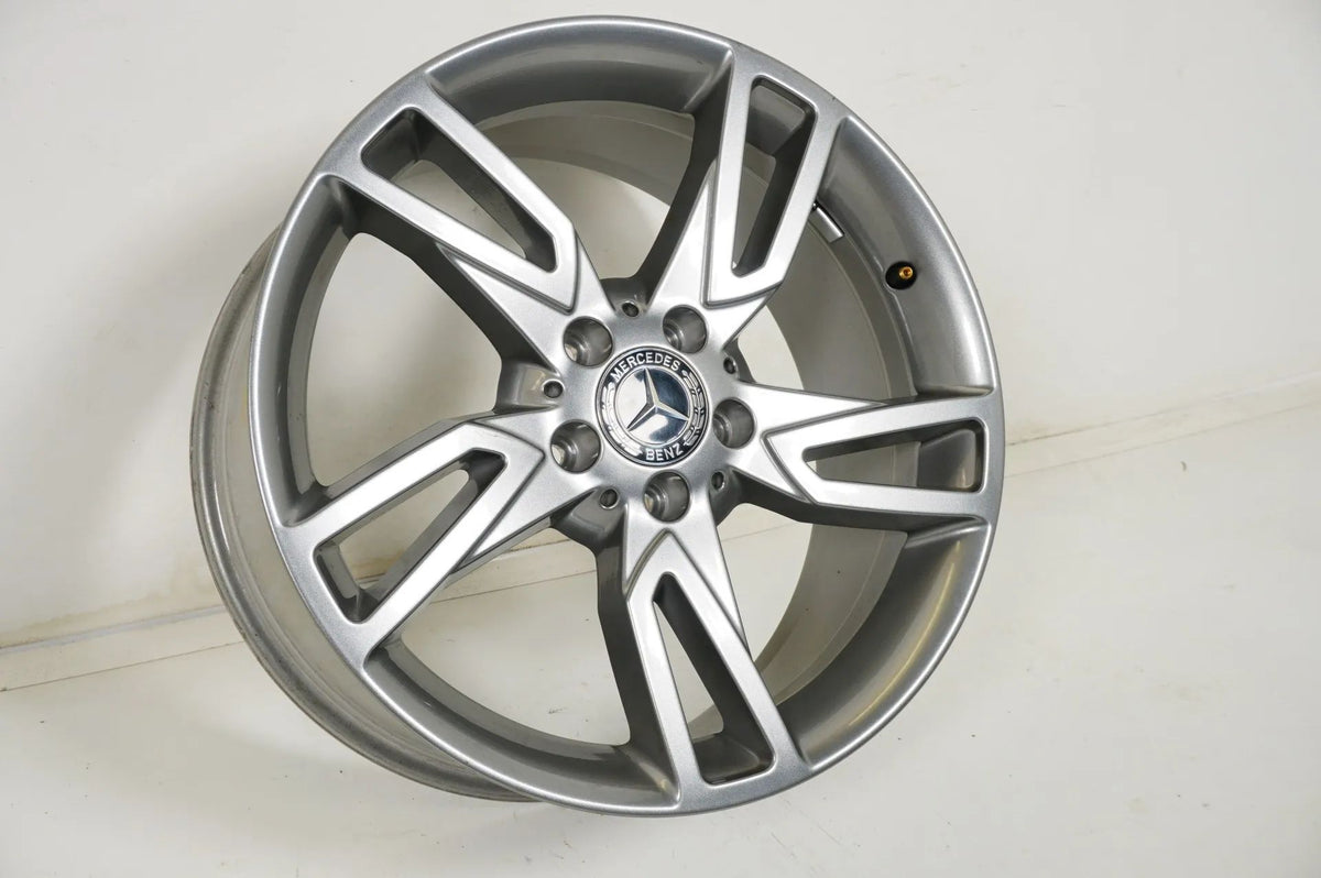 1 x NEW Mercedes C Class W204 aluminum rim 18 inch A2044019202 8.5J Detailansicht 3