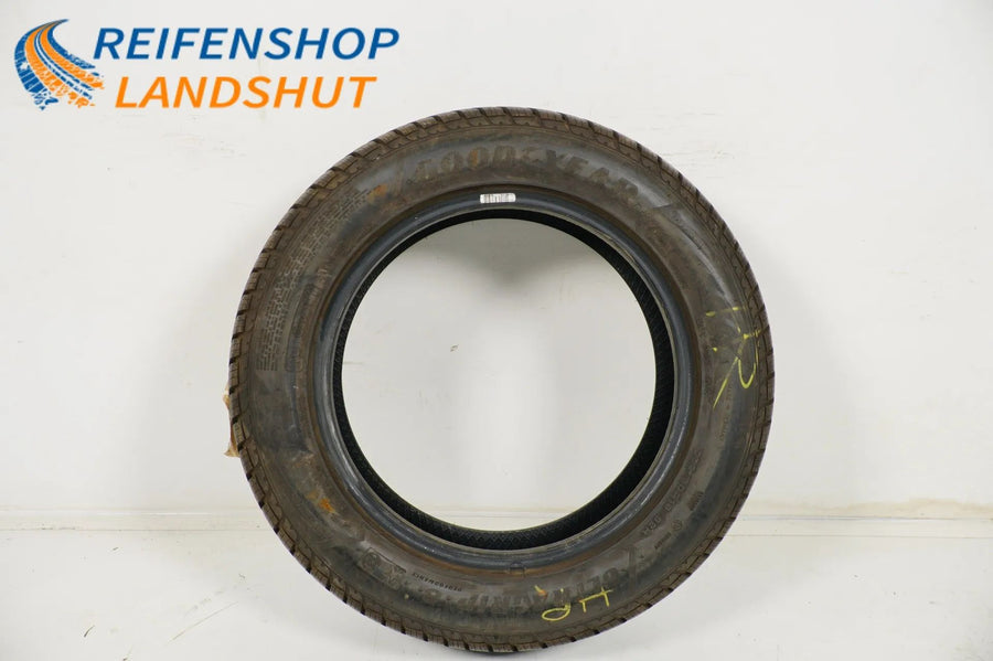 1 pneu hiver Goodyear 205/60 R16, profondeur de sculpture d'environ 7 mm, homologué DOT16 BMW* RFT