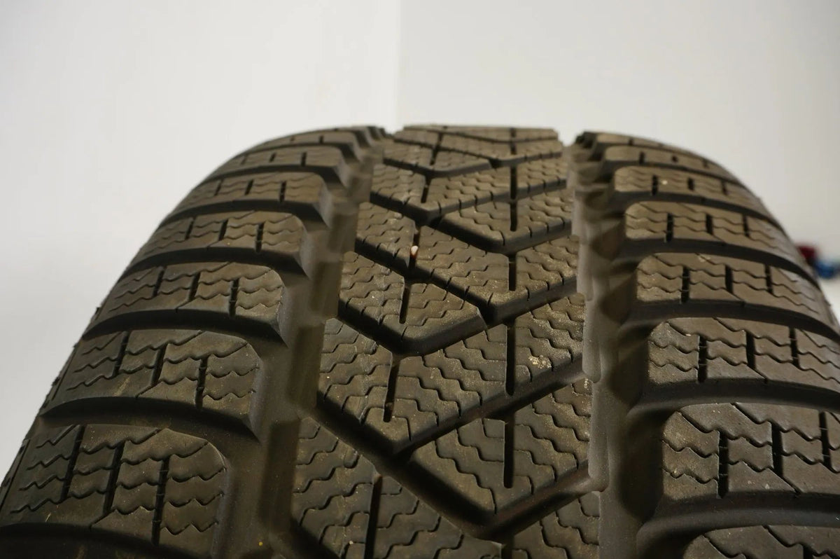 2x Pirelli winter tires 235 45 19 inch approx. 7 mm tread depth DOT18 MO Detailansicht 6
