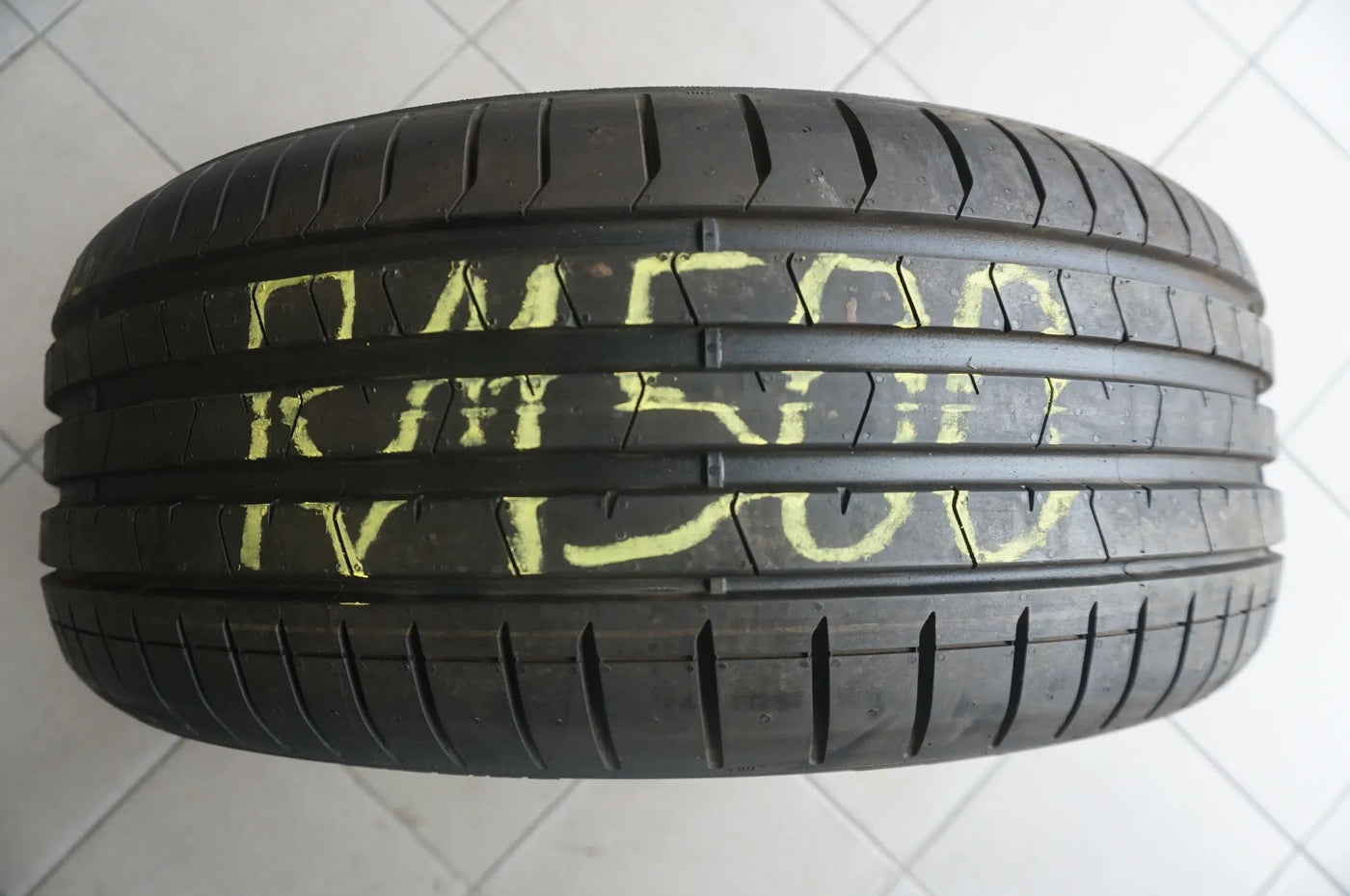 1 X 225 40 R19 93W Pneu été Pirelli P Zero PZero MO 6,5mm 2017