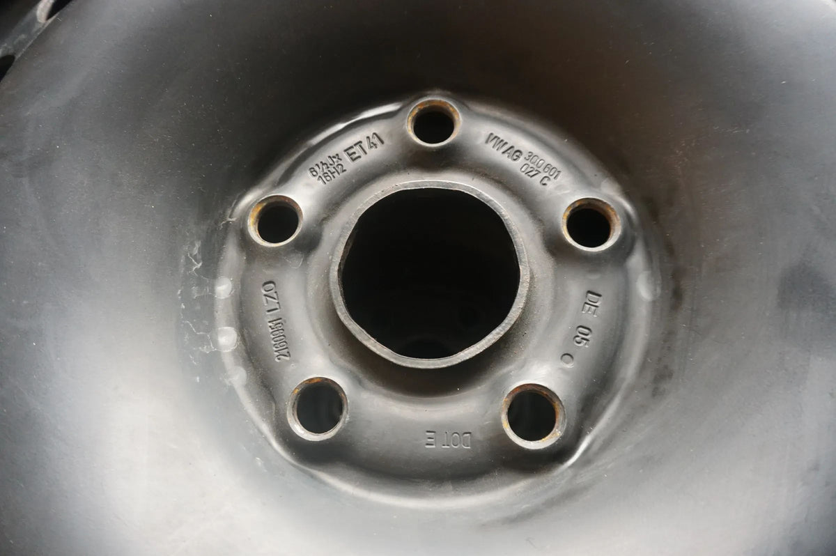 D’origine VW Passat 3G B8 Jantes en acier Roues hiver Pneus hiver 215 60 R16 8mm Vue détaillée 3